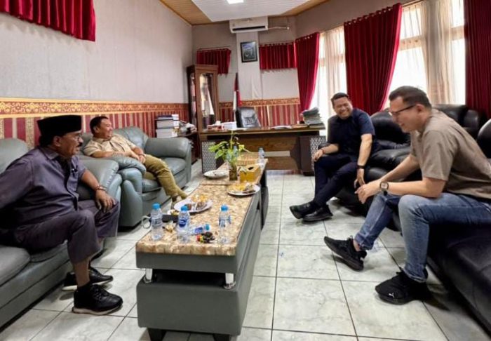 Fransisco Bessi ketika menemui tiga pimpinan DPRD Kota Kupang (dok pribadi)