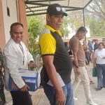 Hendrikus Djawa ditemui seusai sidang (yandry/kupangterkini.com)