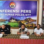 Kabid Humas Polda NTT, Kombes Pol Henry Novika Candra ketika melakukan sesi jumpa pers di Polda NTT