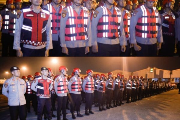 Personel Polri diberangkatkan menuju Nagekeo, lokasi gempa Personel Polri diberangkatkan menuju Nagekeo, lokasi gempa