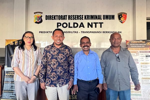 Tim Advokat Dr Harun saat mendatangi Polda NTT