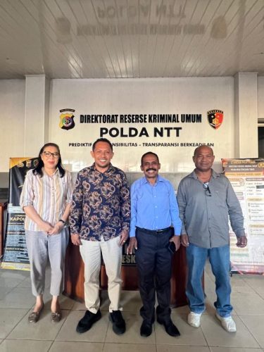 Tim Advokat Dr Harun saat mendatangi Polda NTT