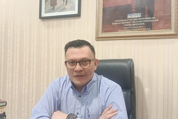Fransisco Bernando Bessi saat ditemui diruang kerjanya (yandry/kupangterkini.com) Fransisco Bernando Bessi saat ditemui diruang kerjanya (yandry/kupangterkini.com)