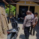 Polisi saat mendatangi rumah terduga pelaku, RB (ist)