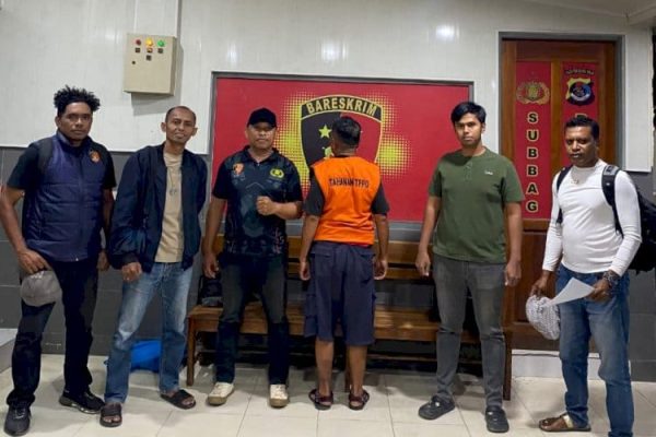 Pemandu lapangan yang hendak selundupkan WNA ketika diamankan Polisi (ist)