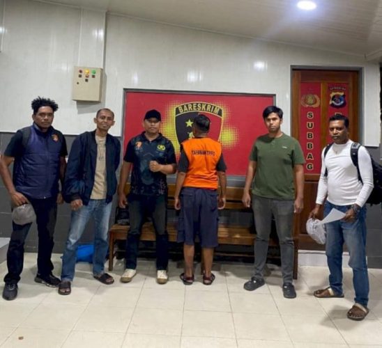 Pemandu lapangan yang hendak selundupkan WNA ketika diamankan Polisi (ist)