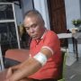 Korban saat ditemui dirumahnya dengan luka yang masih dibalut perban (yandry/kupangterkini.com)