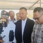 Bildad Thonak didampingi kuasa hukumnya seusai sidang etik (yandry/kupangterkini.com)