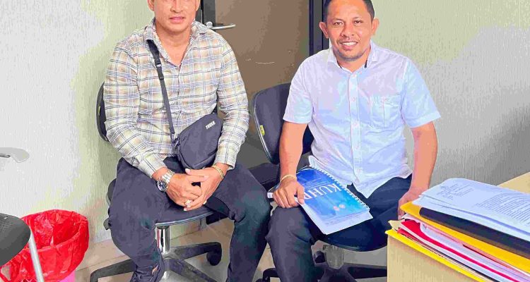 Rian Kapitan bersama Mokrianis Lay Rian Kapitan bersama Mokrianis Lay