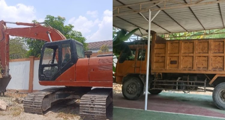 Truk Fuso serta Ekskavator milik Rudi Angkari yang disita pihak Kejari Kabupaten Kupang (yandry/kupangterkini.com)